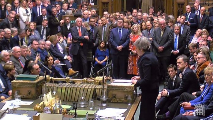 Photo de Le Parlement britannique rejette l’accord de Brexit