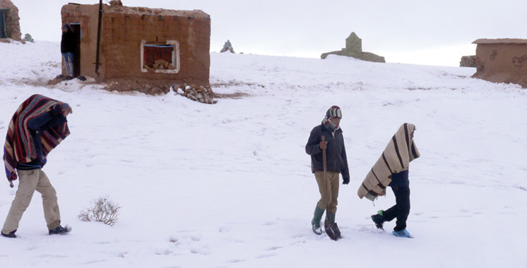 Photo de Béni Mellal-Khénifra : Don des Émirats Arabes Unis aux populations confrontées à la froidure hivernale