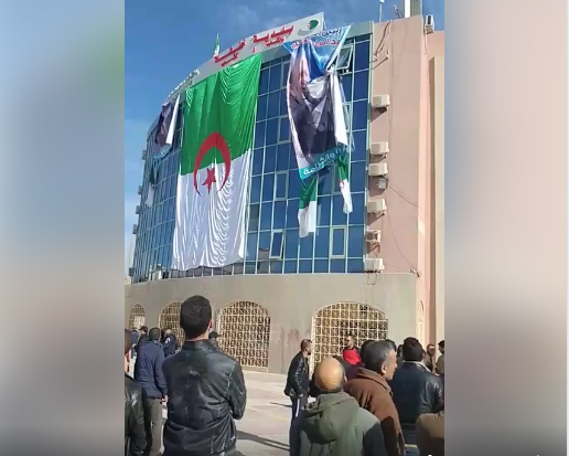 Photo de Algérie : Un maire limogé pour avoir suscité une manifestation contre Bouteflika