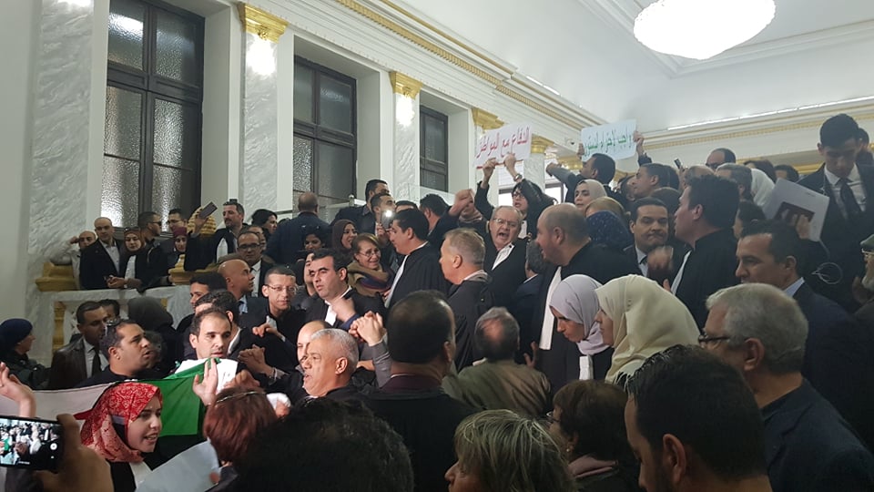 Photo de Les avocats d’Alger contre le 5ème mandat