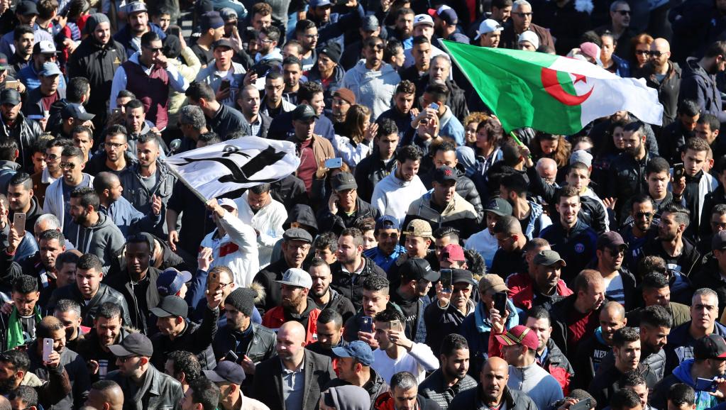 Photo de Algérie: journée cruciale pour la présidentielle après les manifestations massives 