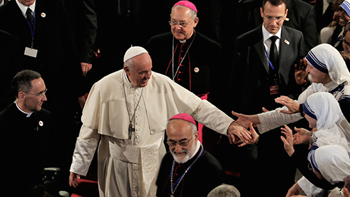 Photo de Le pape termine sa visite par une messe
