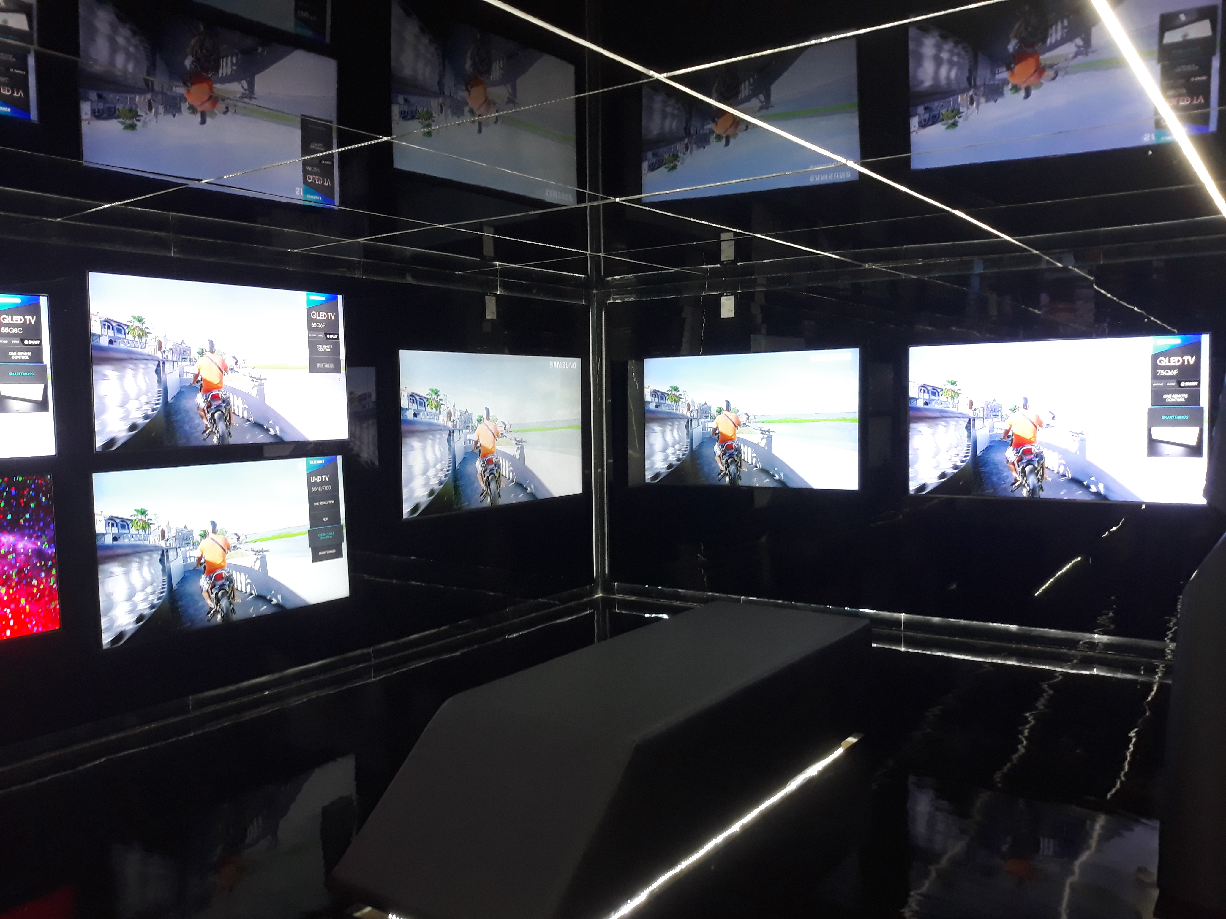 Photo de Vidéo. Comptoir Electro, oasis de la Tech-Xperience