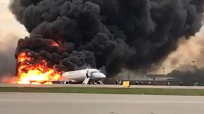Photo de 41 morts après l’atterrissage d’urgence d’un avion à Moscou