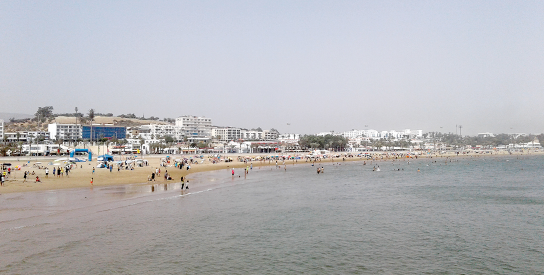 Photo de Agadir. La plage rate encore son pavillon bleu