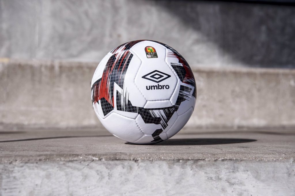 Photo de Umbro signe le ballon officiel de la CAN 2019
