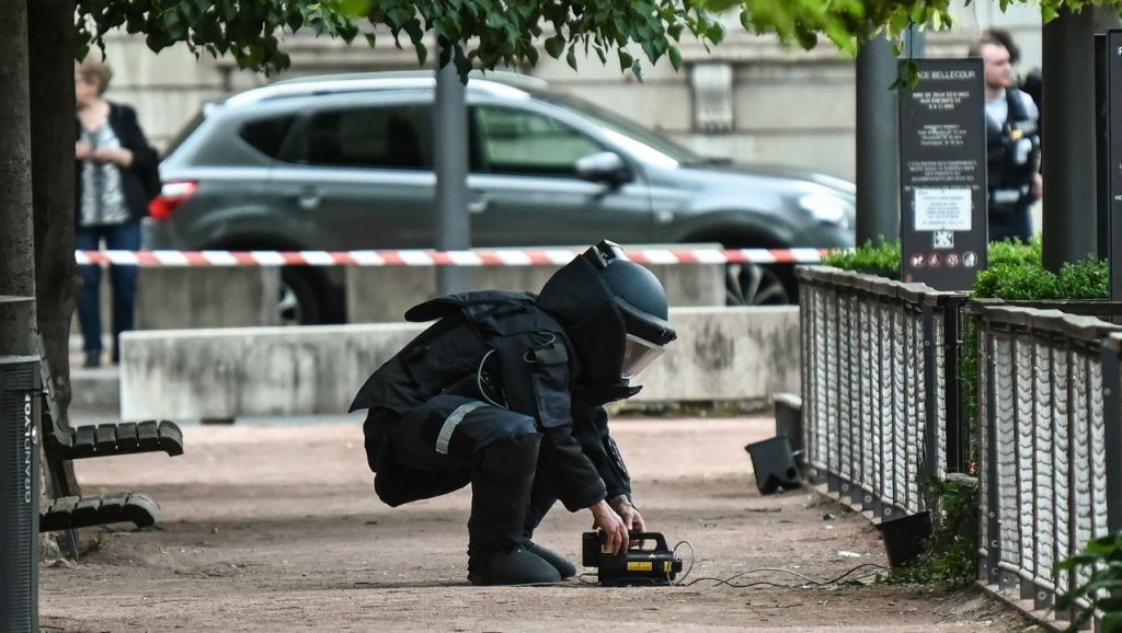Photo de Explosion à Lyon. Trois personnes interpellées