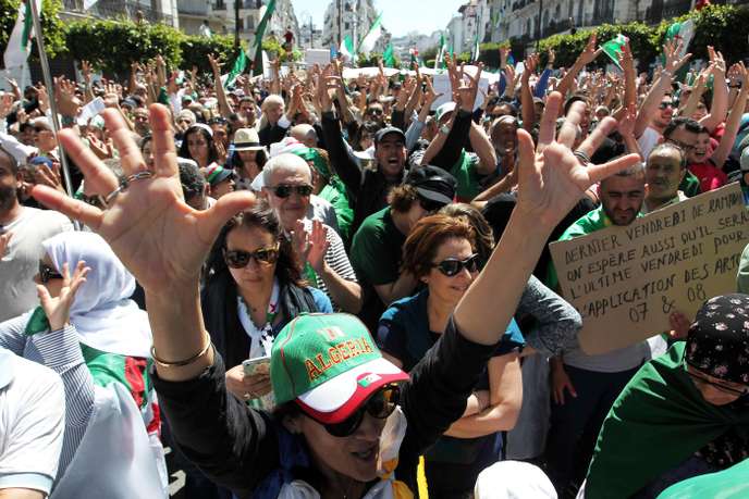 Photo de Algérie. Report de la présidentielle du 4 juillet