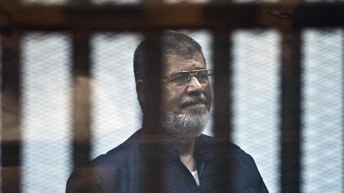 Photo de Mohammed Morsi est mort lors d’une audience au tribunal