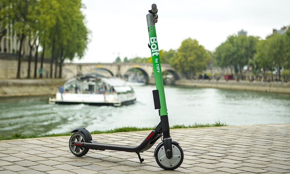 Photo de Paris interdit le stationnement des trottinettes sur les trottoirs