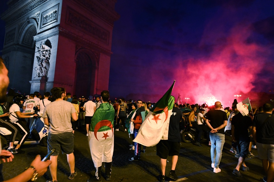 Photo de Un mort et 74 interpellations en France après la victoire de l’Algérie