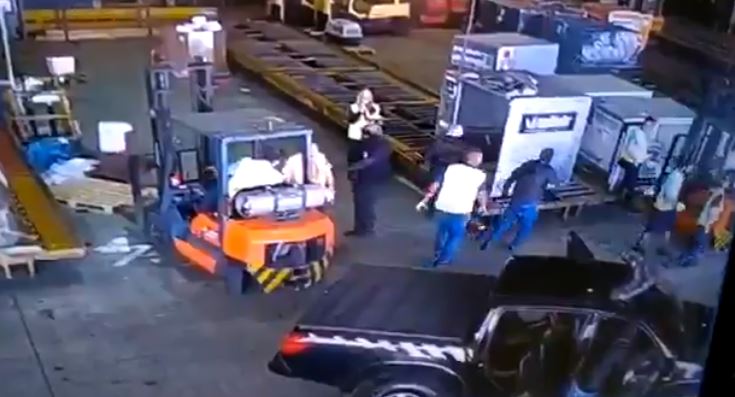 Photo de En vidéo, un braquage à 40 millions de dollars dans un aéroport !