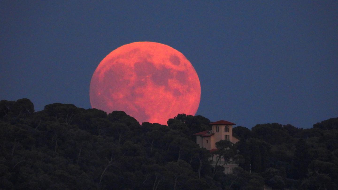 Photo de L’éclipse partielle de la lune en images