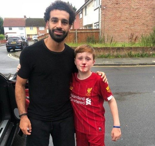 Photo de Le beau geste de Mohamed Salah pour un jeune supporter !