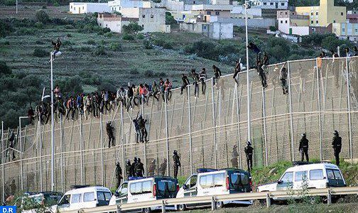 Photo de Mise en échec d’une tentative d’accès d’environ 400 clandestins subsahariens à Sebta