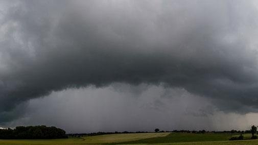 Photo de Alerte météo: Averses orageuses localement fortes le vendredi dans plusieurs provinces du royaume