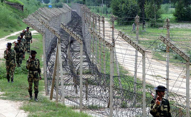 Photo de Cachemir: «Intenses» tirs dans la frontière indo-pakistanaise