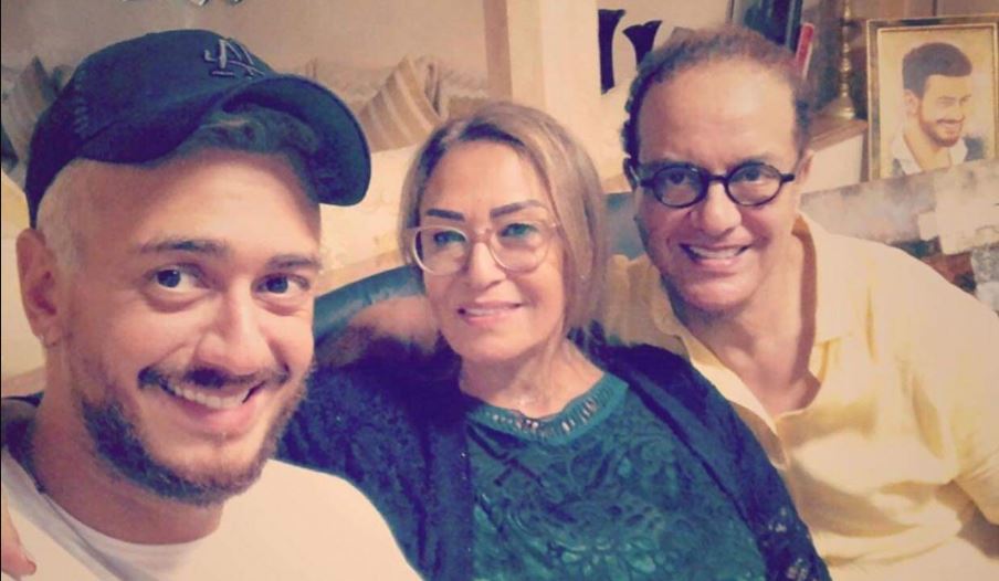 Photo de Vidéo. Des fans de Saâd Lamjared se rassemblent devant son domicile pour le saluer