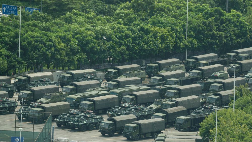Photo de Hong Kong: Des forces chinoises rassemblées à la frontière
