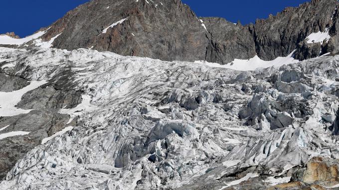 Photo de Un glacier des Alpes rend un corps plus de 40 ans après