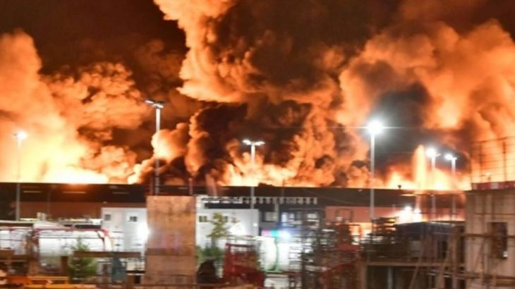 Photo de France: incendie d’une usine chimique, les autorités dans la tourmente