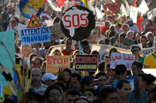 Photo de Casablanca : Des centaines de jeunes marchent pour le climat