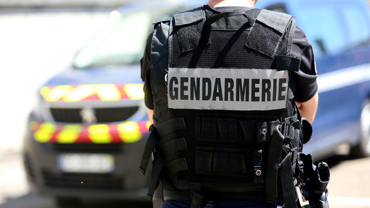 Photo de France: Une femme voilée poignardée en pleine rue