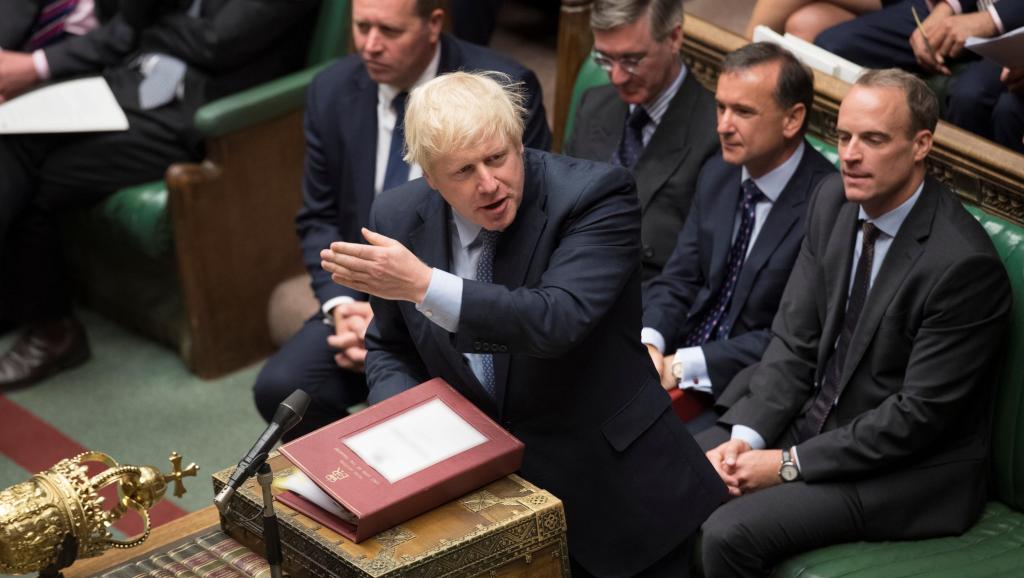 Photo de Les députés britanniques reportent leur décision sur l’accord de Brexit