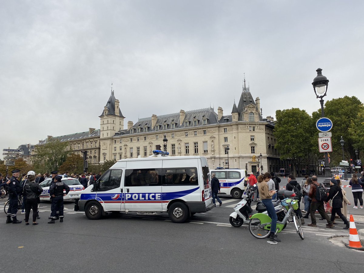 Photo de Vidéo..Quatre morts dans une attaque au couteau à la préfecture de police de Paris