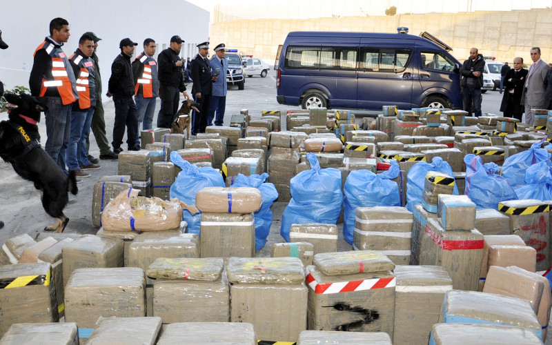 Photo de Port de Tanger-Med: les services douaniers saisissent plus de 8 tonnes de chira