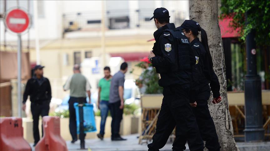 Photo de Tunisie: un inconnu poignarde un militaire et tue un Français