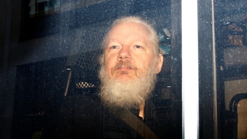 Photo de Le parquet suédois abandonne les poursuites contre Julian Assange 