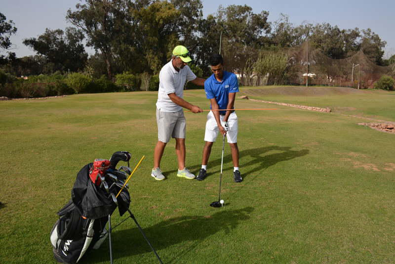 Photo de Ayoub Id Omar et Maha Haddioui sacrés champions de Golf Pro et Élites