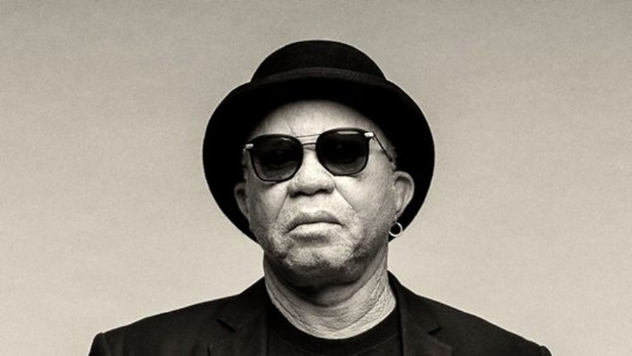 Photo de Le chanteur malien Salif Keita interpelle son président et tacle Macron… sans langue de bois