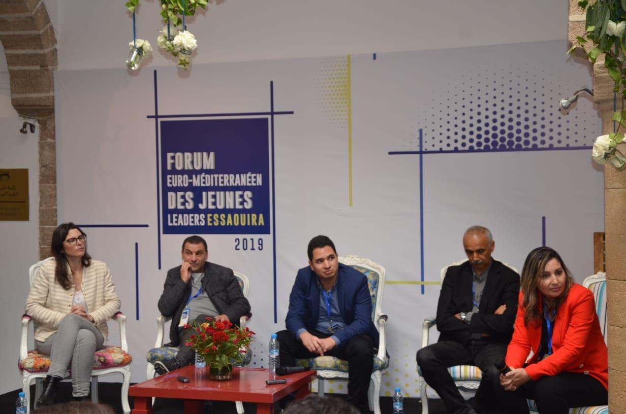 Photo de « Engagement  et  citoyenneté  2.0 »,  table  ronde pour  entamer  la  5ème  édition  du  Forum  euro-méditerranéen des Jeunes Leaders d’Essaouira