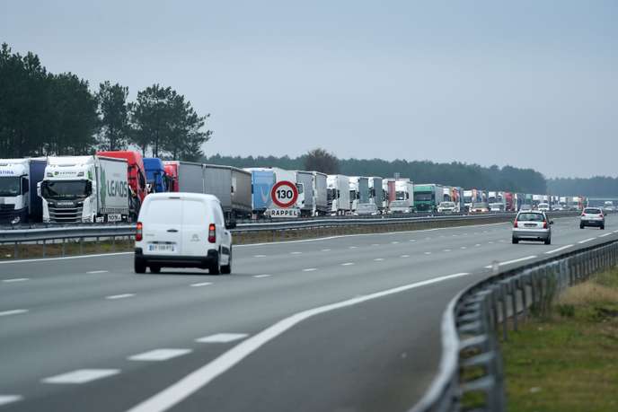 Photo de France : Des opérations escargots sur des routes à forte circulation