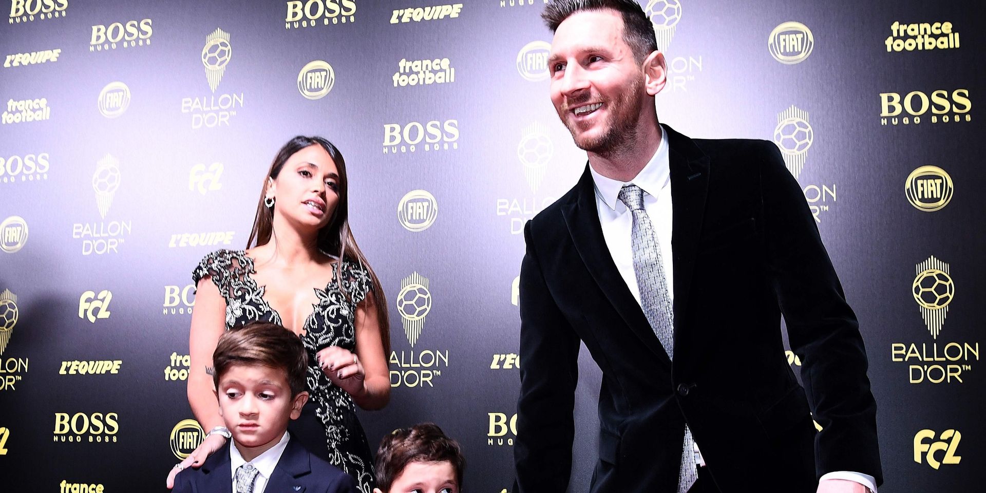 Photo de Lionel Messi bat le record et remporte son 6e Ballon d’Or