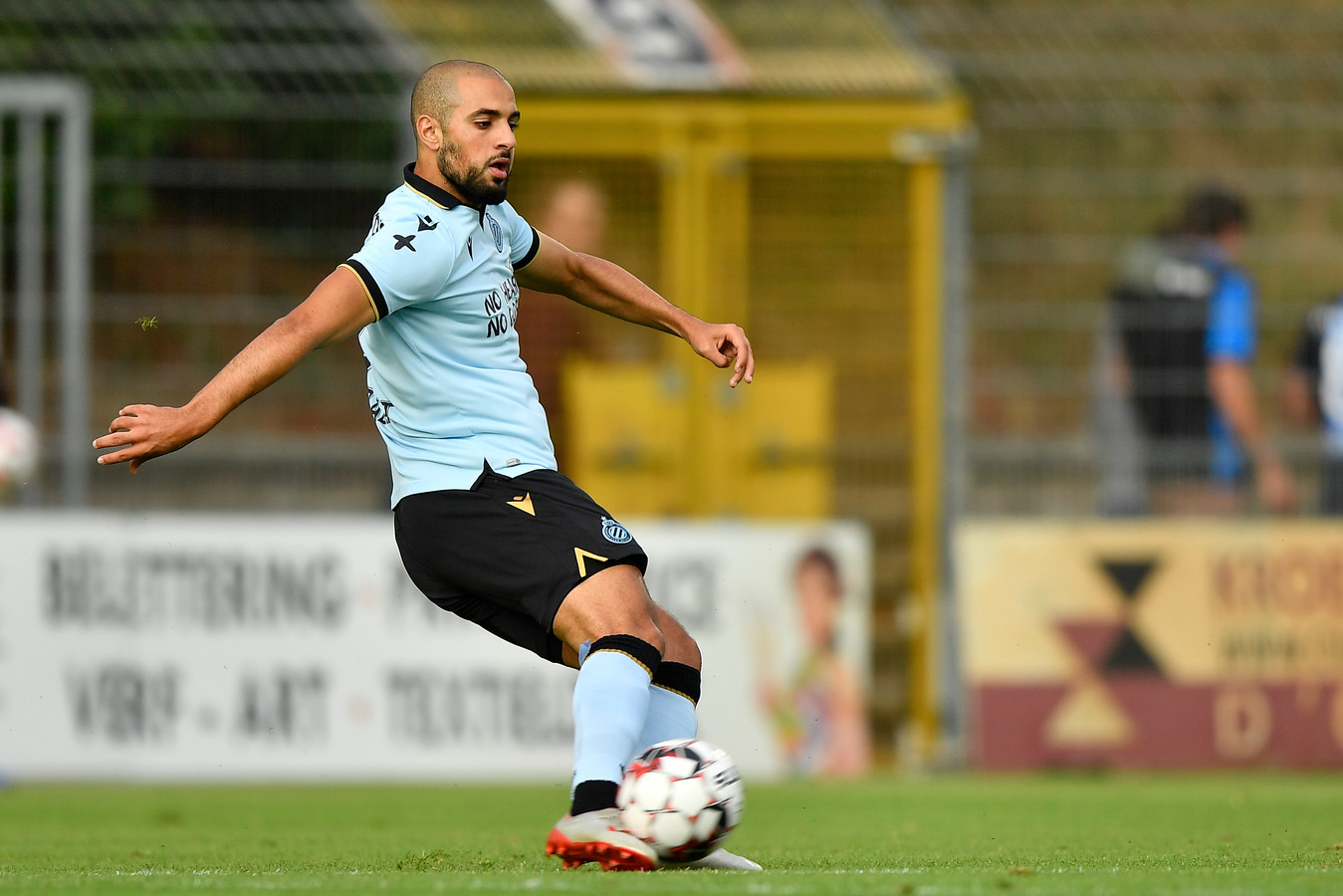 Photo de Sofyane Amrabat file au Napoli !