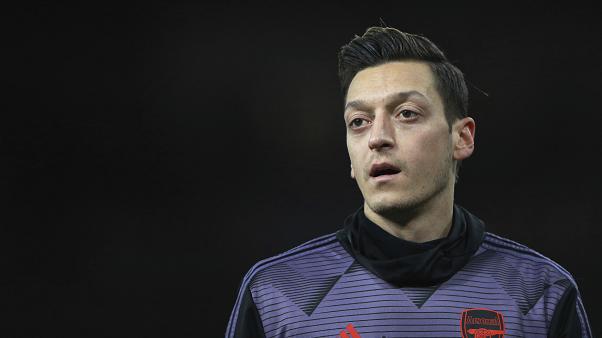 Photo de Le footballeur Mesut Ozil défend les Ouïgours, la Chine lui répond