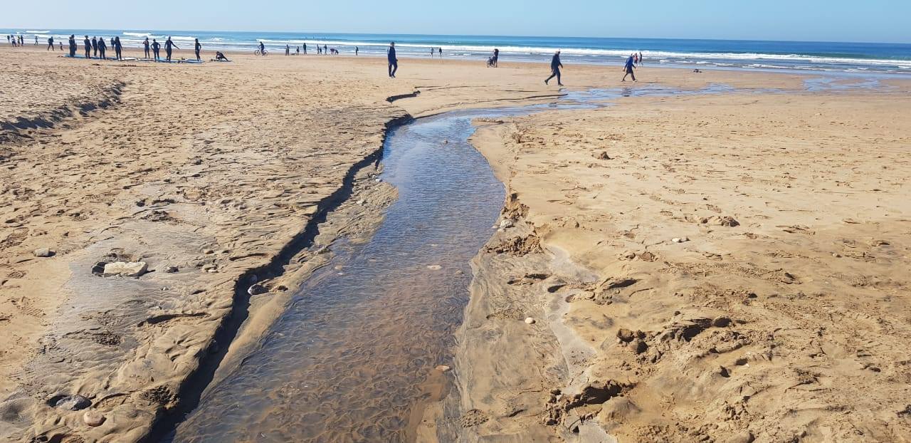 Photo de Agadir. D’où viennent les eaux grises déversées sur la plage? (Photos+vidéo)