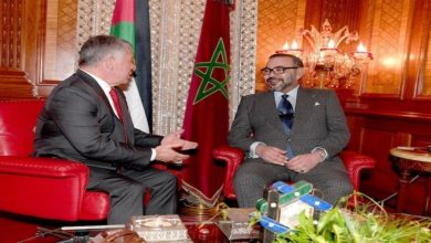 Photo de Le roi Mohammed VI félicite le roi Abdallah II