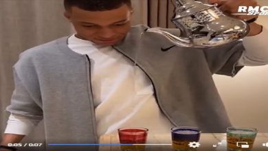 Photo de Vidéo : Quand Kylian Mbappé sert du thé à Hakimi pour le ftour