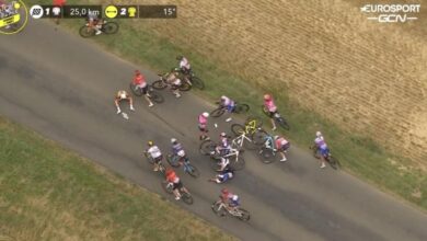Photo de Accident grave sur le Tour de France Femmes, une cycliste souffre d’un traumatisme crânien (VIDEO)