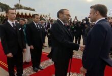 Photo de Visite d’État : Emmanuel Macron accueilli par le Roi Mohammed VI