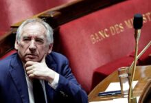 Photo de France : le gouvernement Bayrou entre en fonction sous le feu des critiques