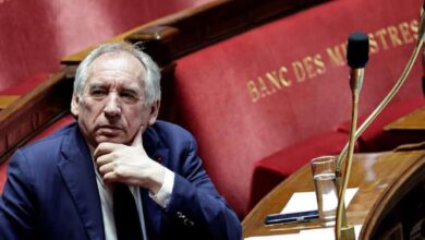 Photo de France : le gouvernement Bayrou entre en fonction sous le feu des critiques