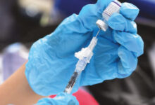 Photo de Santé : les États-Unis annulent le financement de plusieurs vaccins à ARN messager
