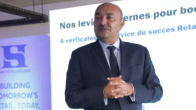 Photo de Retail : H&S Retail Holding trace sa voie