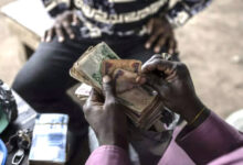 Photo de Menaces et chantage : au Nigéria, les applications de prêts mobiles harcèlent les emprunteurs
